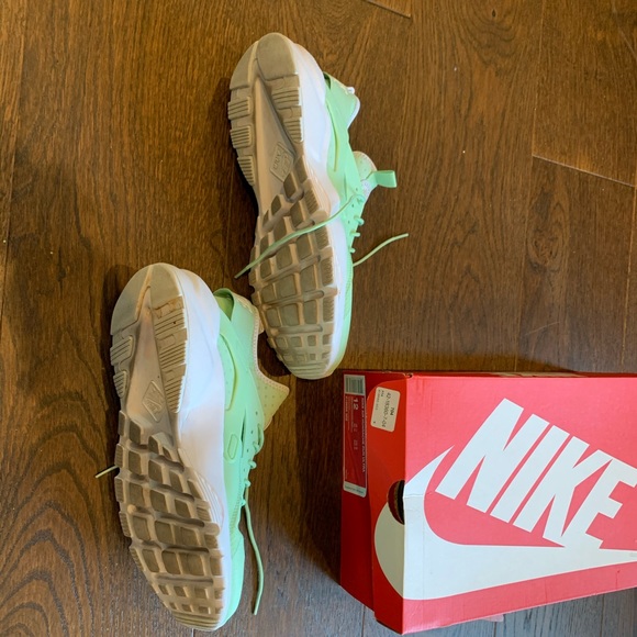 Nike Other - Beautiful fresh mint green Nike air hurache rare